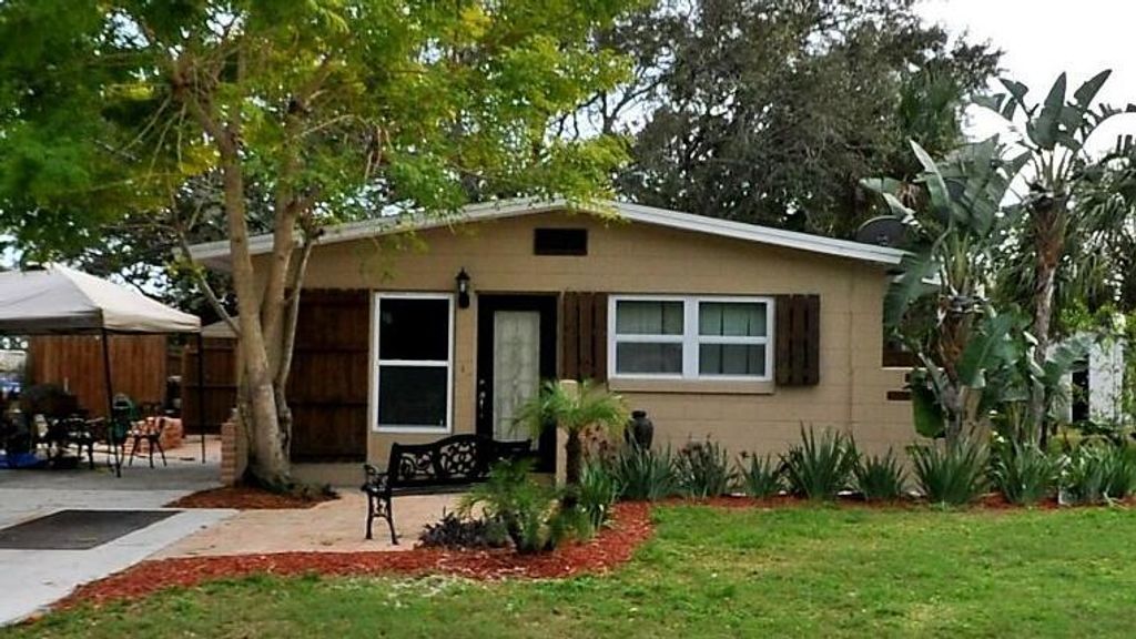 Photo of 109 Gardenia Avenue, Fort Pierce, FL 34982 (MLS # R10760903)