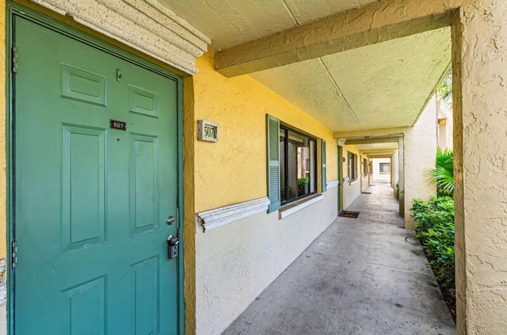 Photo of 507 Meadows Circle, Boynton Beach, FL 33436 (MLS # B26016155)