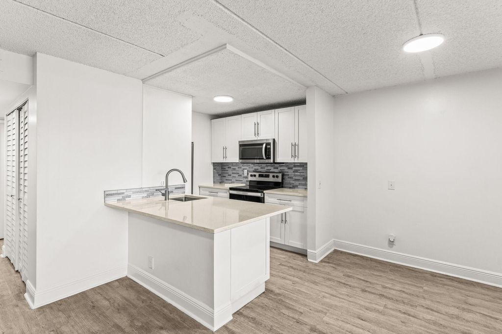 Photo of 507 Meadows Circle, Boynton Beach, FL 33436 (MLS # B26016155)
