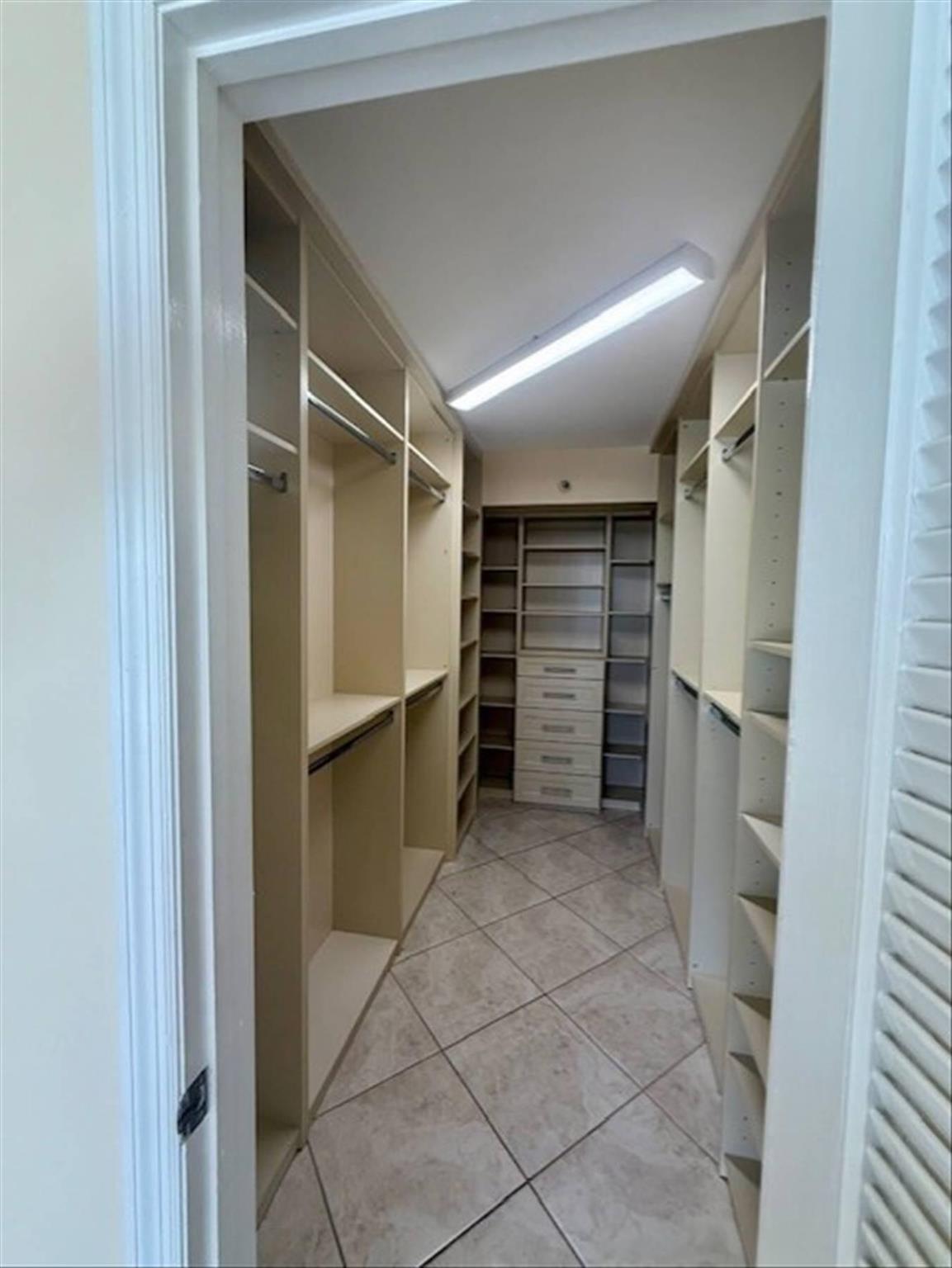 GROVE TOWERS CONDO - Residential Lease