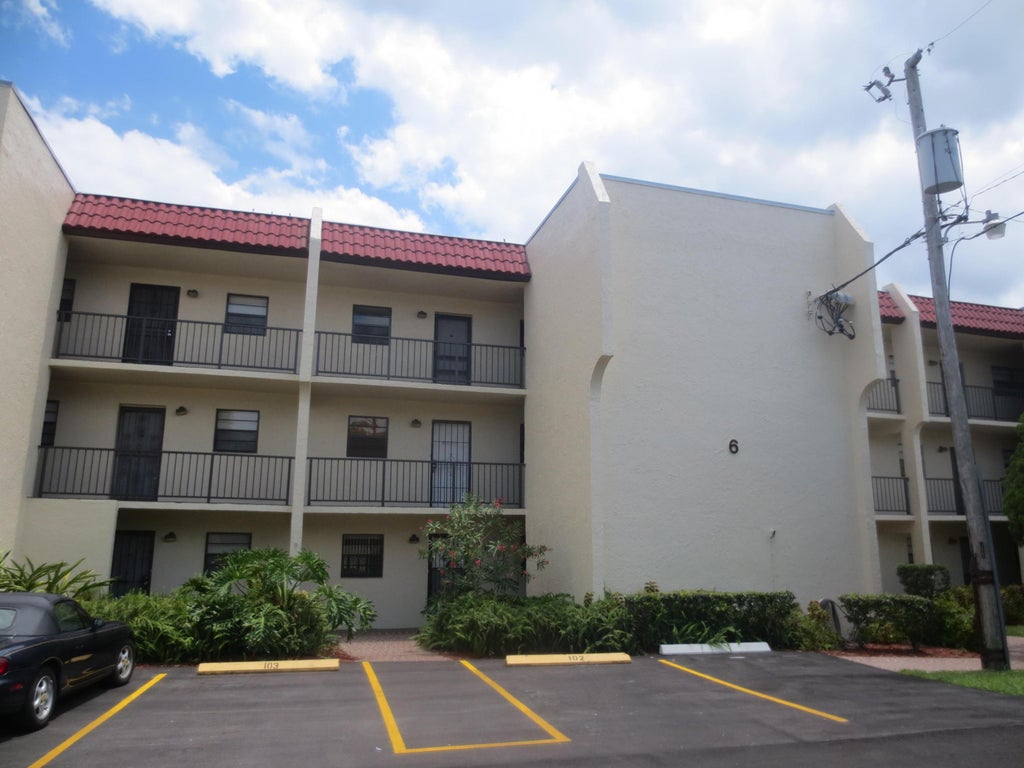 Photo of 2050 Oleander Boulevard #6-304, Fort Pierce, FL 34950 (MLS # R11047073)