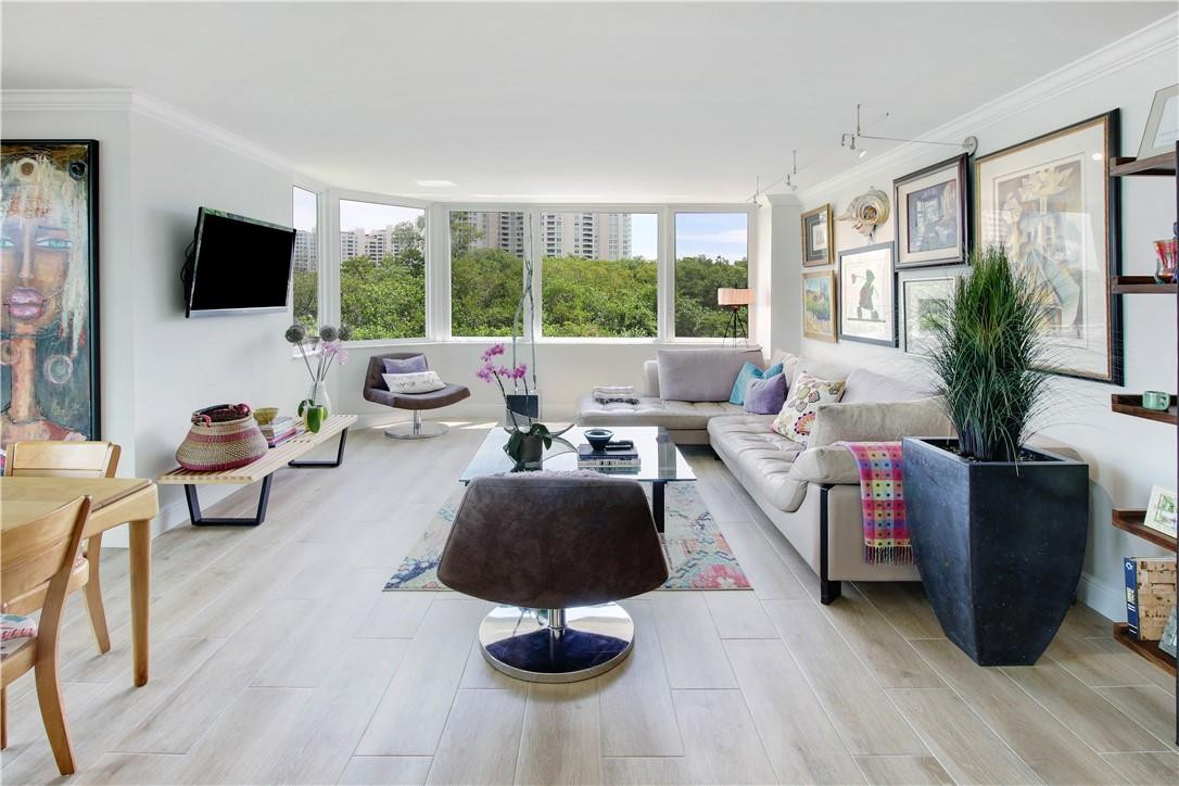 REGENCY HIGHLAND CLUB CON - Residential