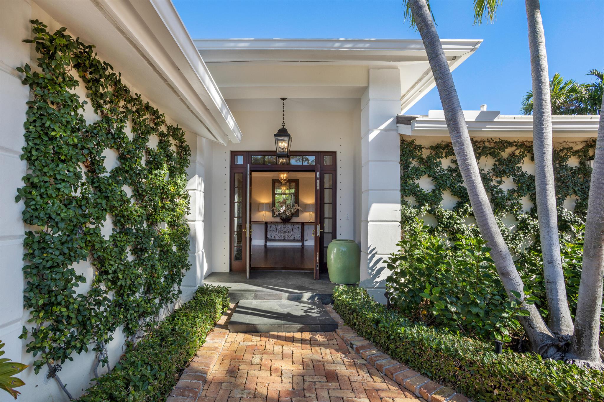 265 Sandpiper Drive, Palm Beach, FL, 33480/$55,000 2 265 Sandpiper Drive