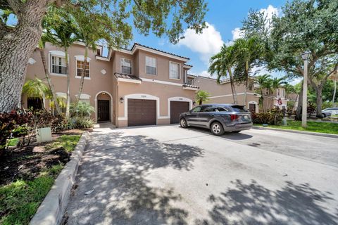 Townhouse in Plantation FL 13204 7th Place Pl.jpg