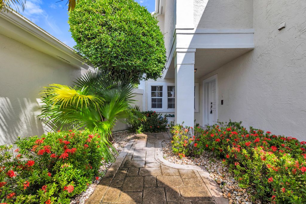 Photo of 22 Selby Lane, Palm Beach Gardens, FL 33418 (MLS # B26049682)