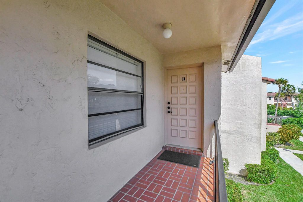 Photo of 21411 Juego Circle #32h, Boca Raton, FL 33433 (MLS # R11088595)