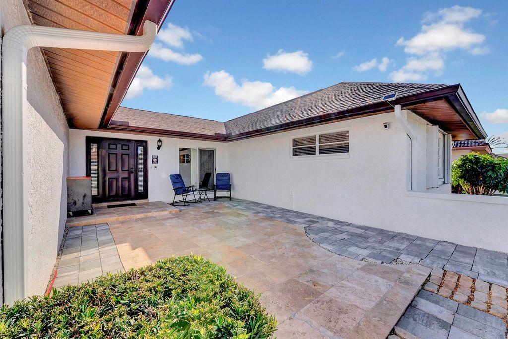 Photo of 10306 Greentrail Drive N, Boynton Beach, FL 33436 (MLS # R11148186)