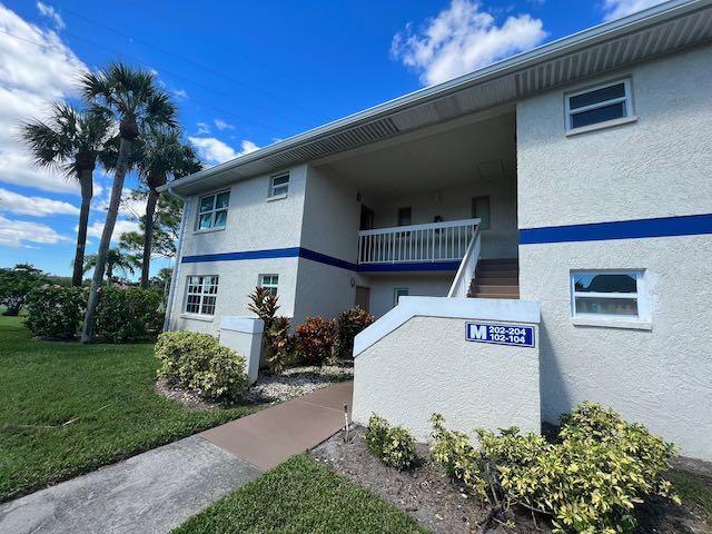 Located just minutes from Green River Parkway, this move-in ready apartment offers 2 spacious bedrooms and 2 full bathrooms, perfect for comfortable living. Close to shopping, dining, and major roadways, enjoy convenience and tranquility for just $1,600/month. Available immediately!1