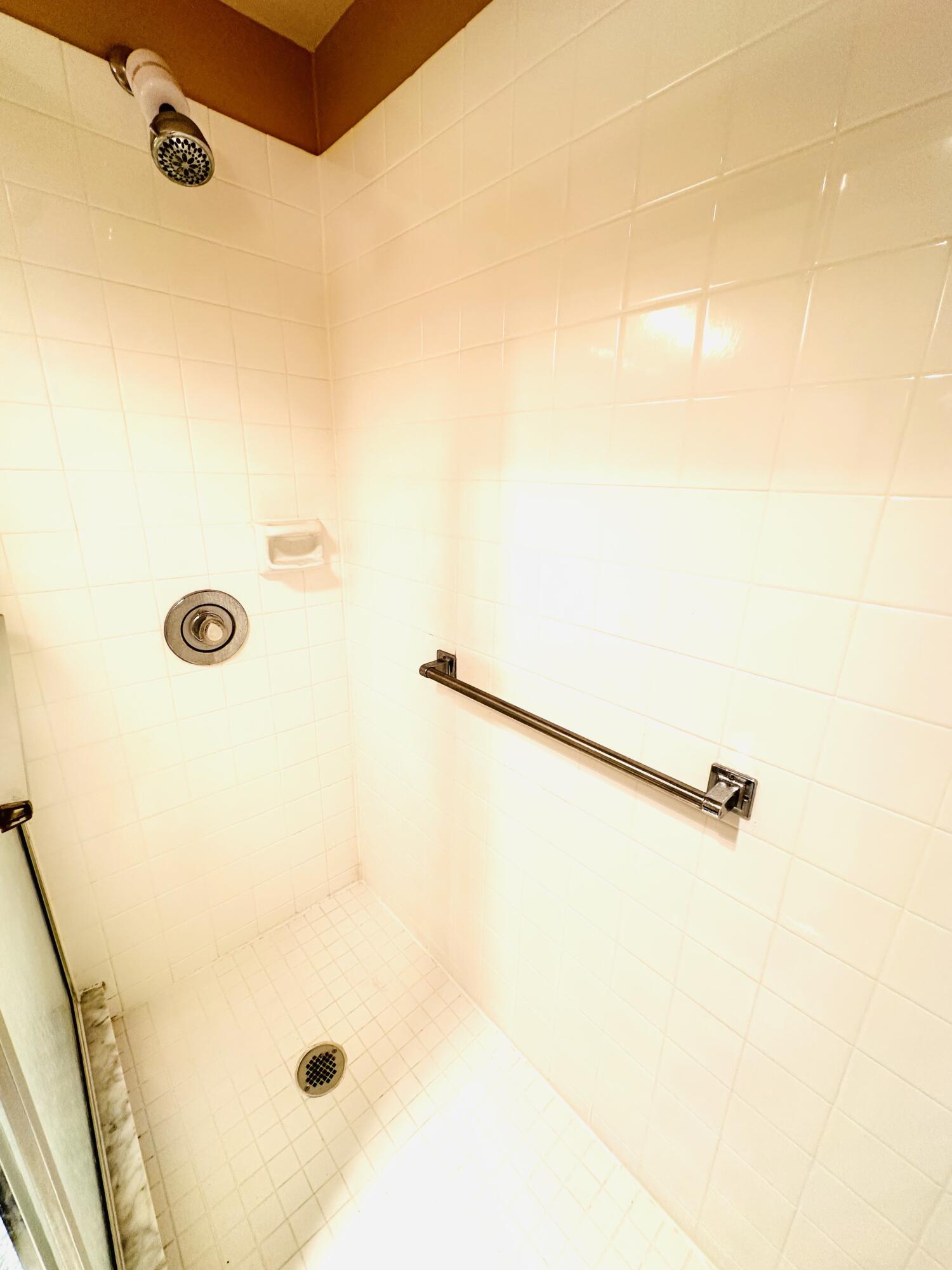 HARWOOD E CONDO - Residential