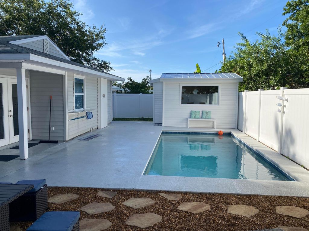 Photo of 1510 3rd Court, Vero Beach, FL 32960 (MLS # R11167795)