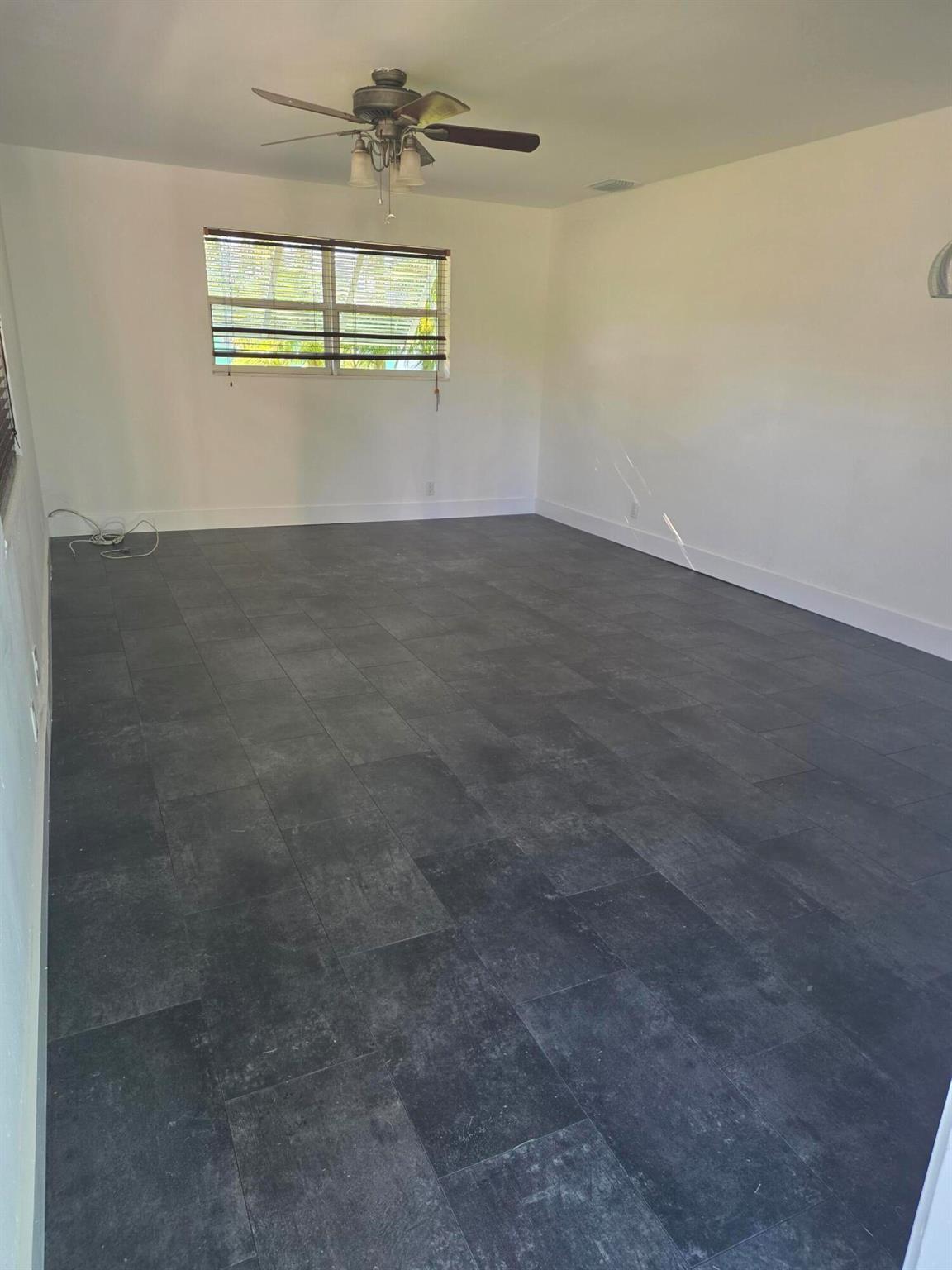 PARADISE PORT - Residential Lease