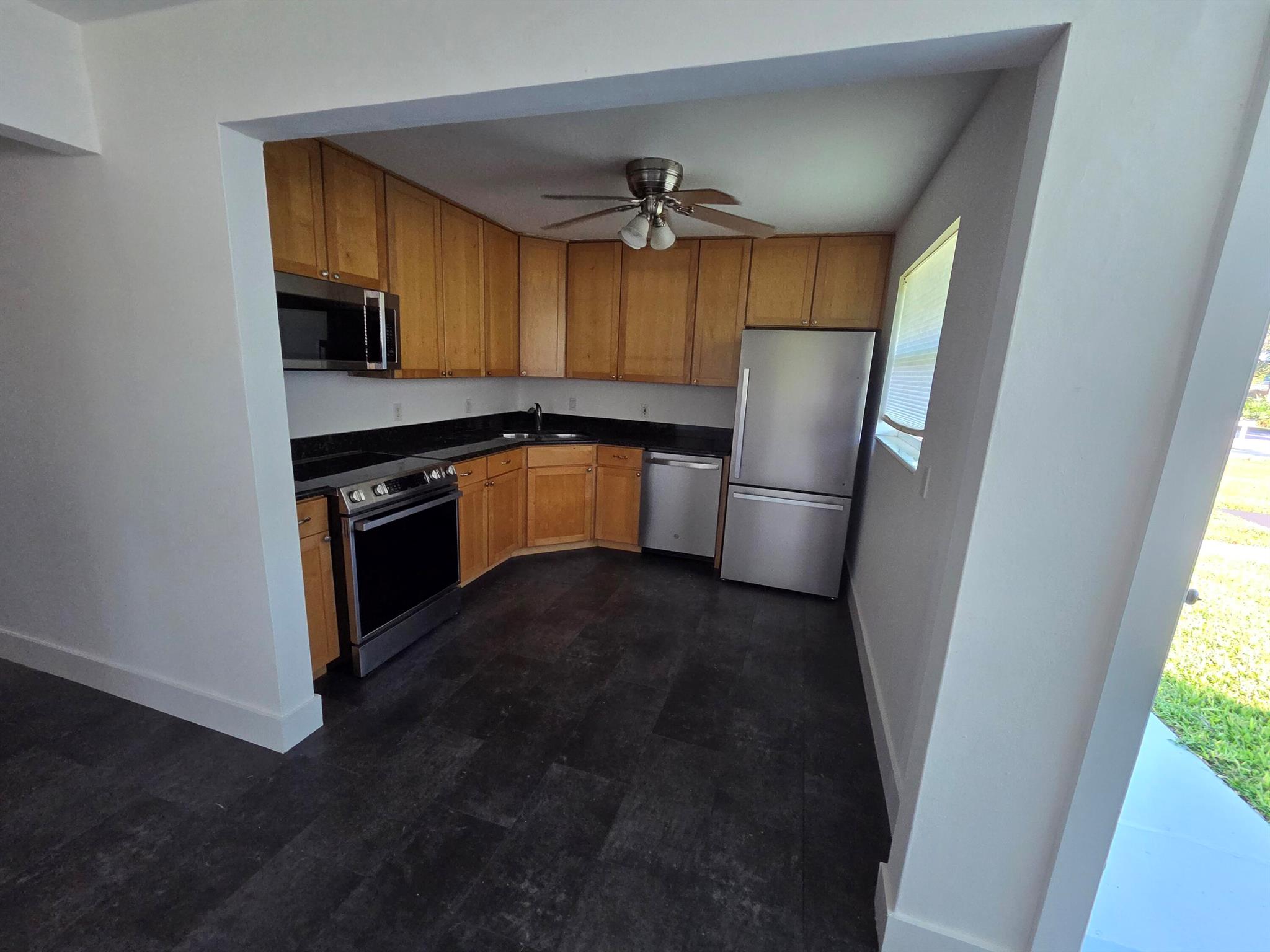 PARADISE PORT - Residential Lease