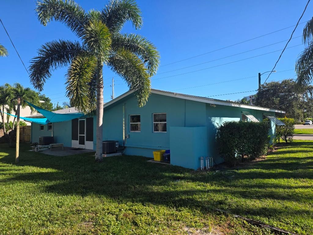 Photo of 2645 Old Donald Ross Road, Palm Beach Gardens, FL 33410 (MLS # R11140862)