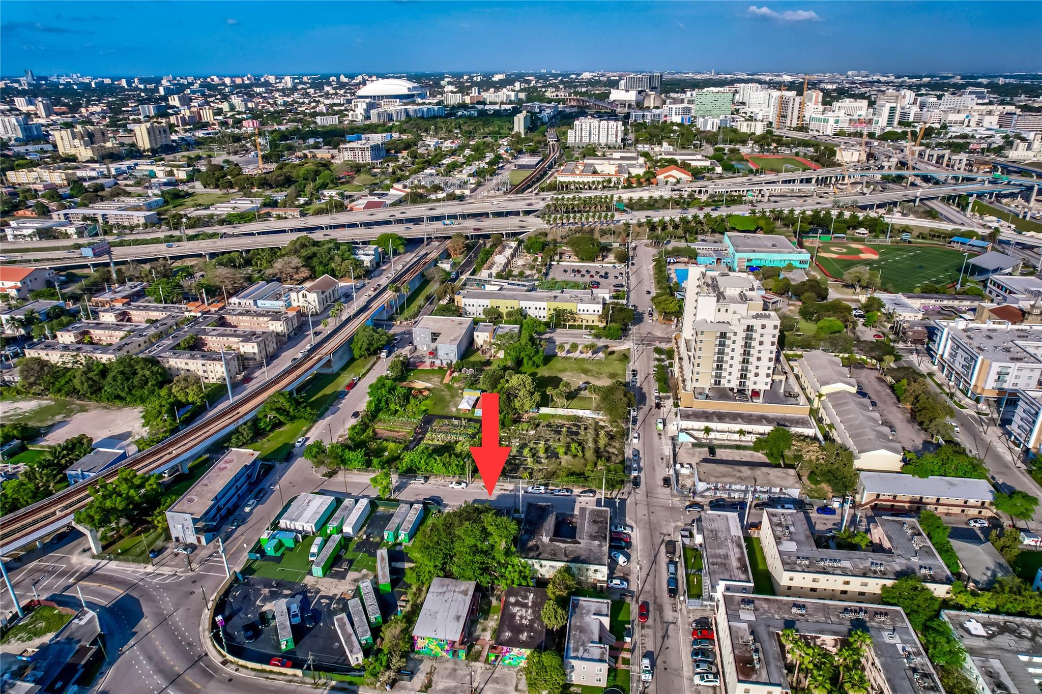 Main image without alt text