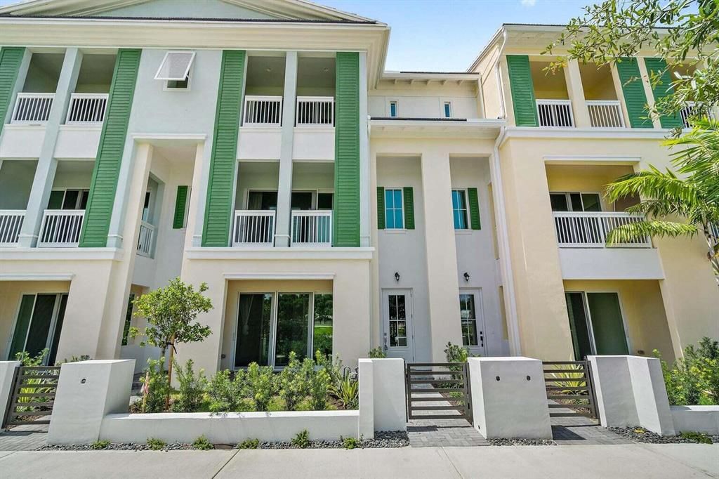 Photo of 12544 Gross Pointe Drive, Palm Beach Gardens, FL 33418 (MLS # R10887259)