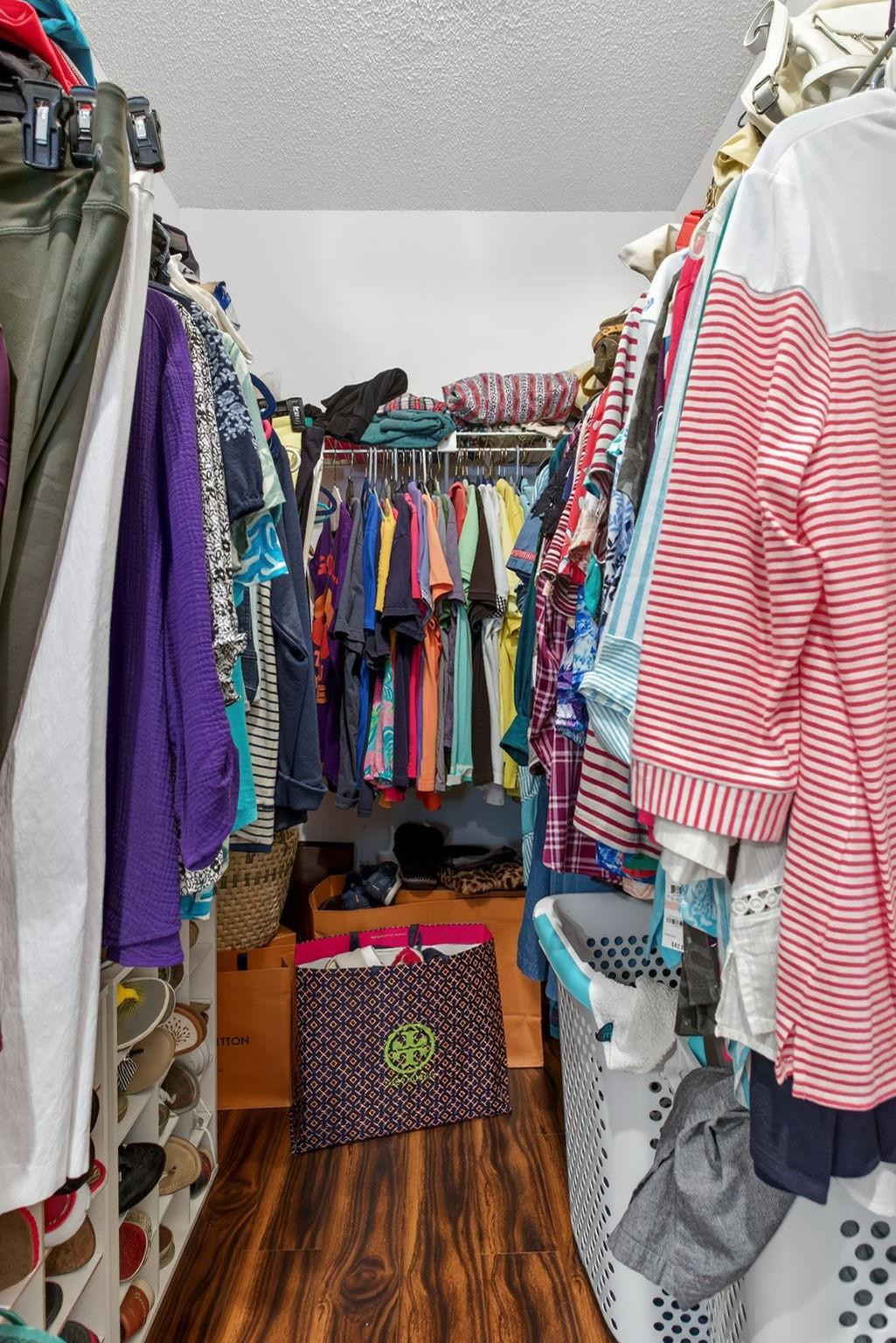 LAKE COLONY - Residential