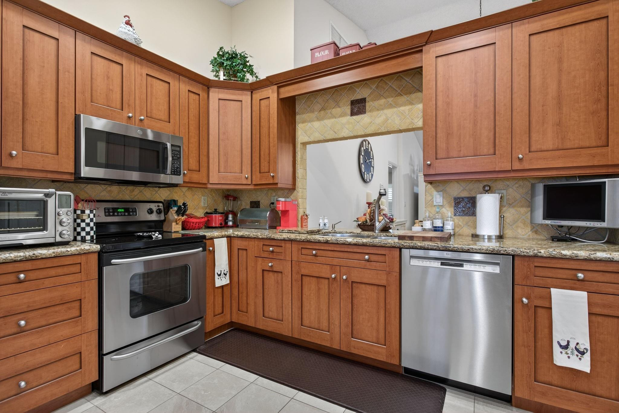 LAKE COLONY - Residential