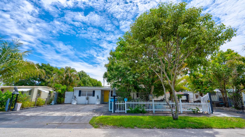 Photo of 3246 Orange Street, Boynton Beach, FL 33435 (MLS # B26016713)