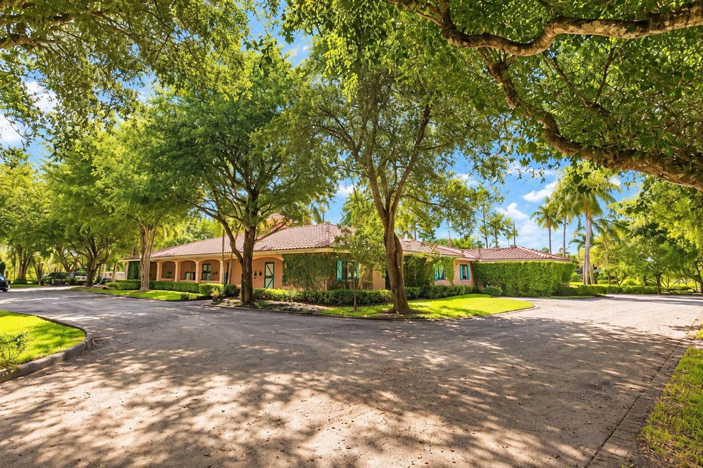 Photo of 3206 OLDE HAMPTON Drive, Wellington, FL 33414 (MLS # B26078248)