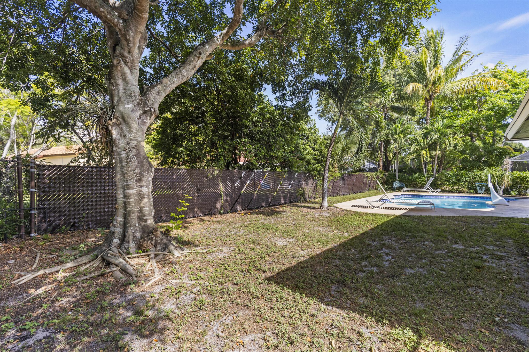 WINSTON PARK SECTION TWO- - Residential