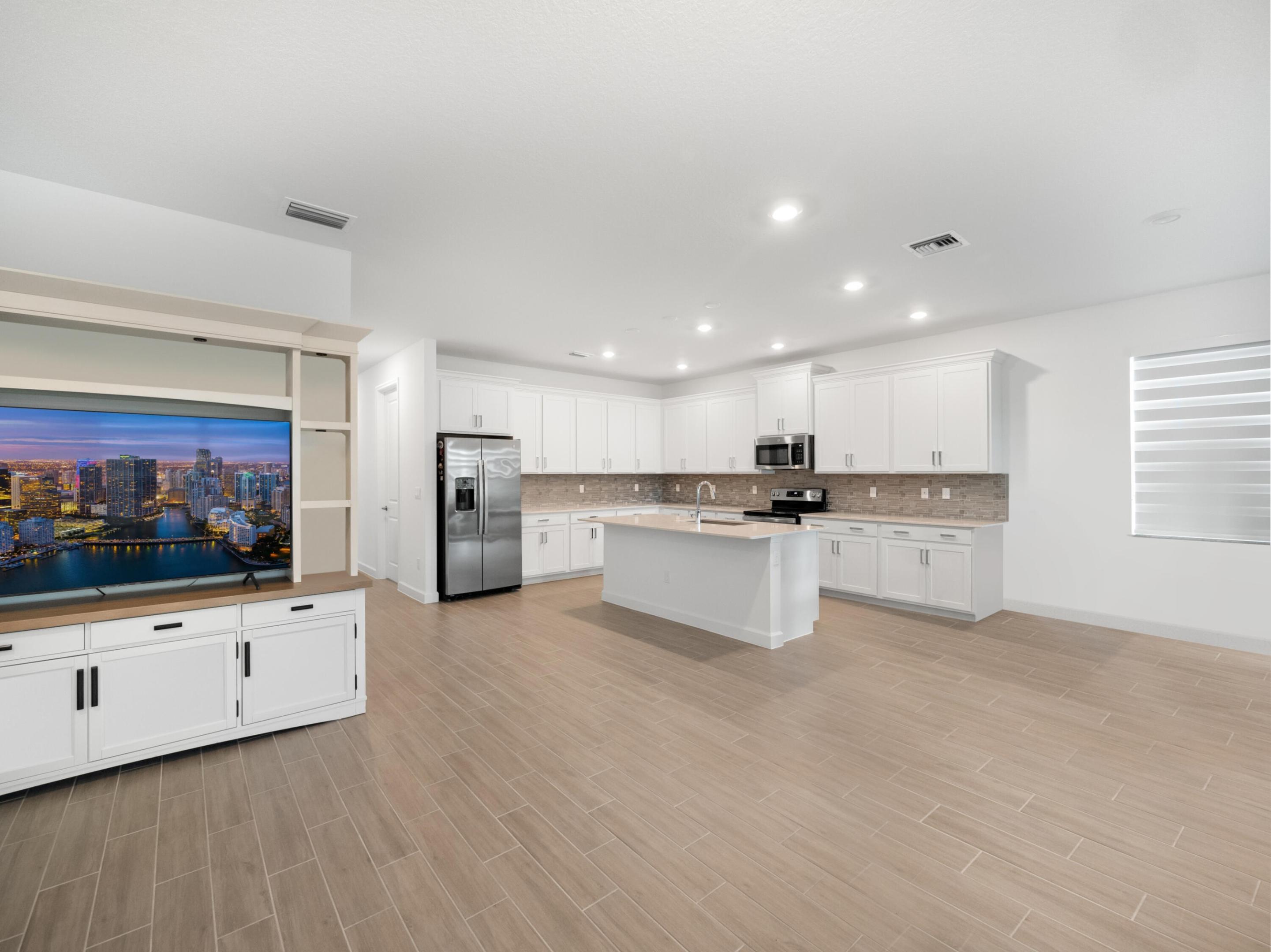 CRESTWOOD NORTH - Residential Lease