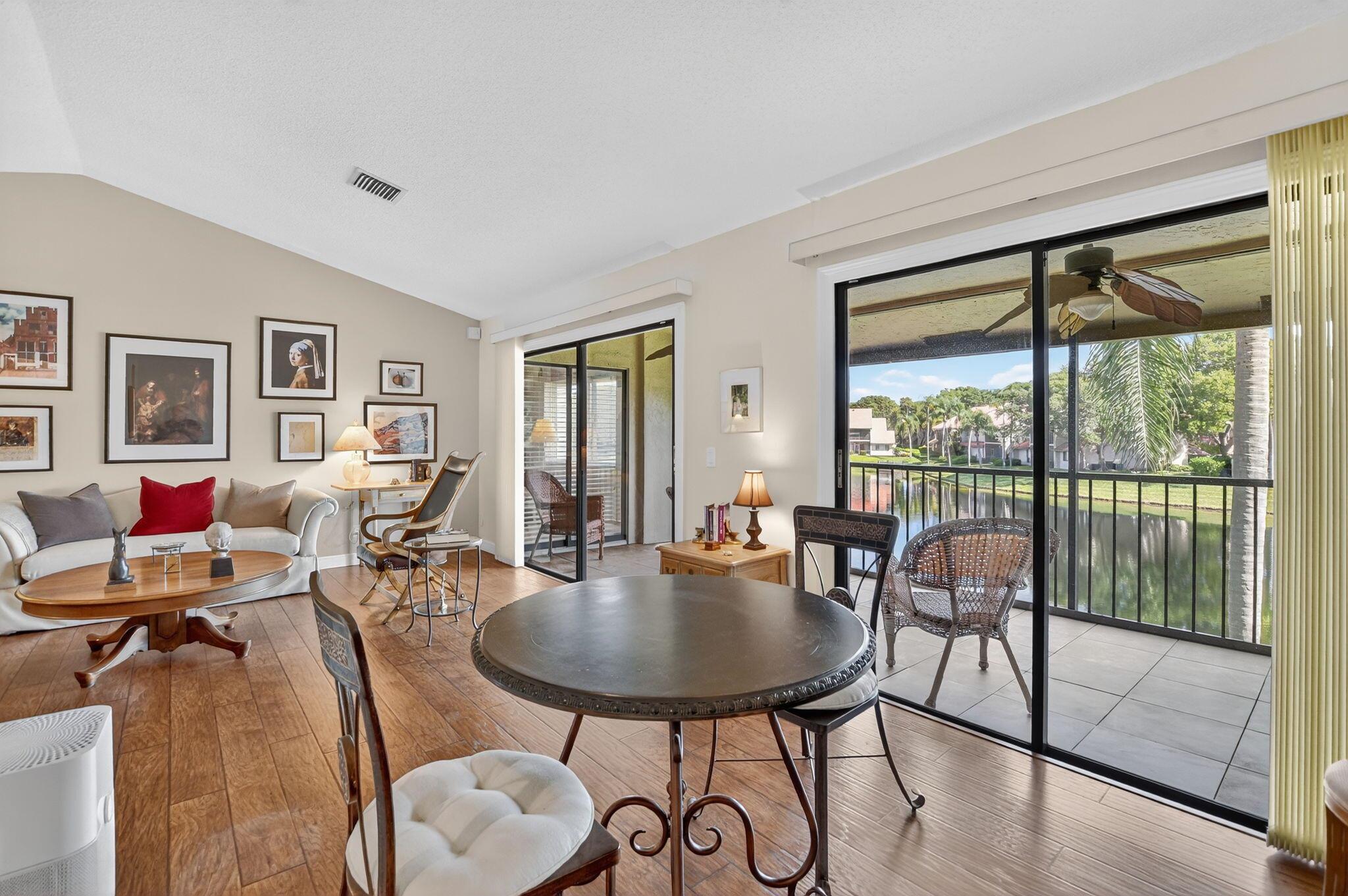 COACH HOUSES OF TOWN PLACE CONDO - Residential