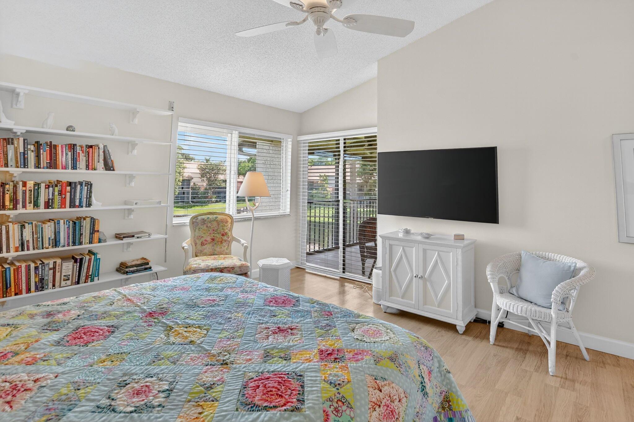 COACH HOUSES OF TOWN PLACE CONDO - Residential