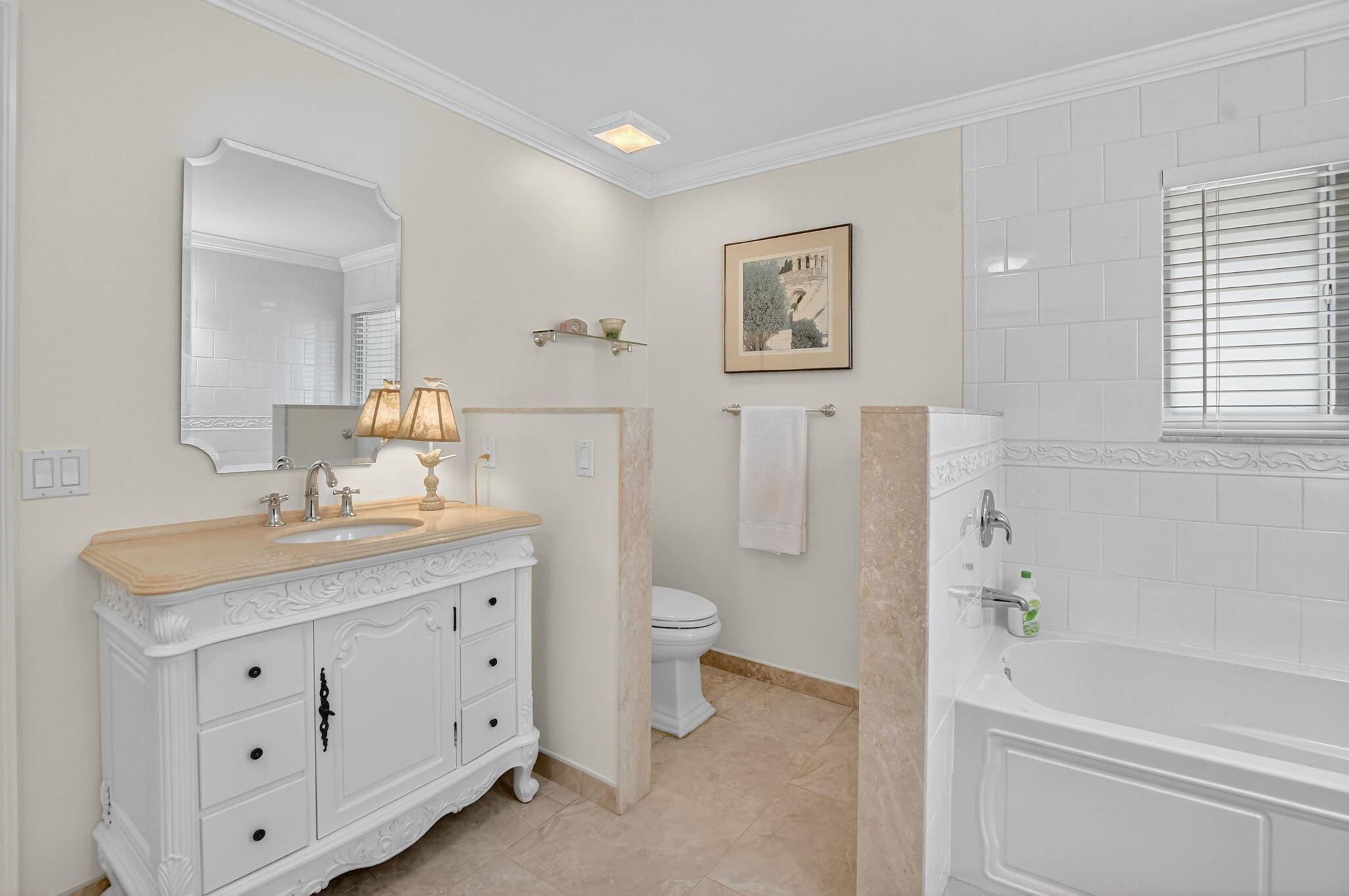 COACH HOUSES OF TOWN PLACE CONDO - Residential