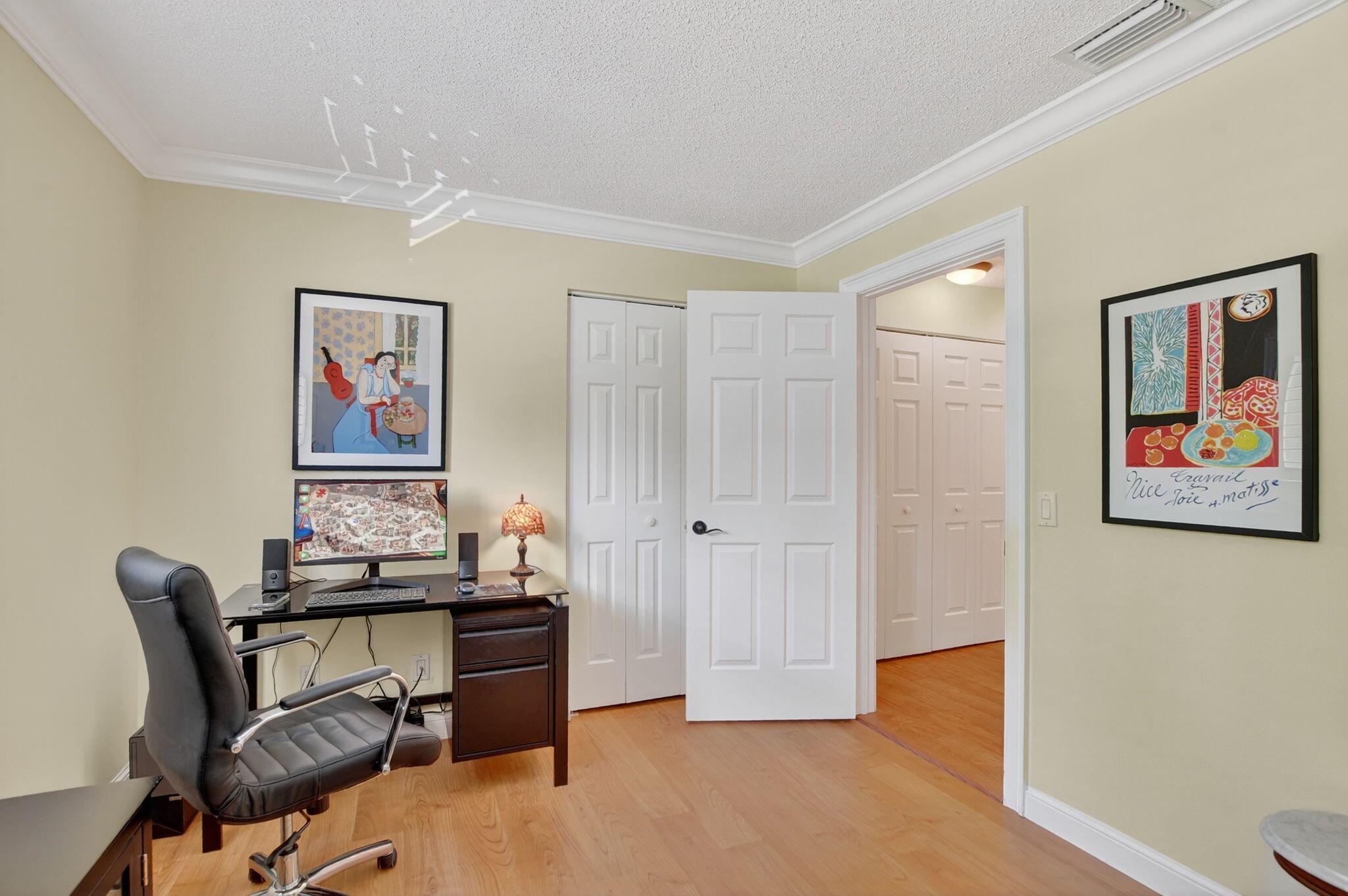 COACH HOUSES OF TOWN PLACE CONDO - Residential