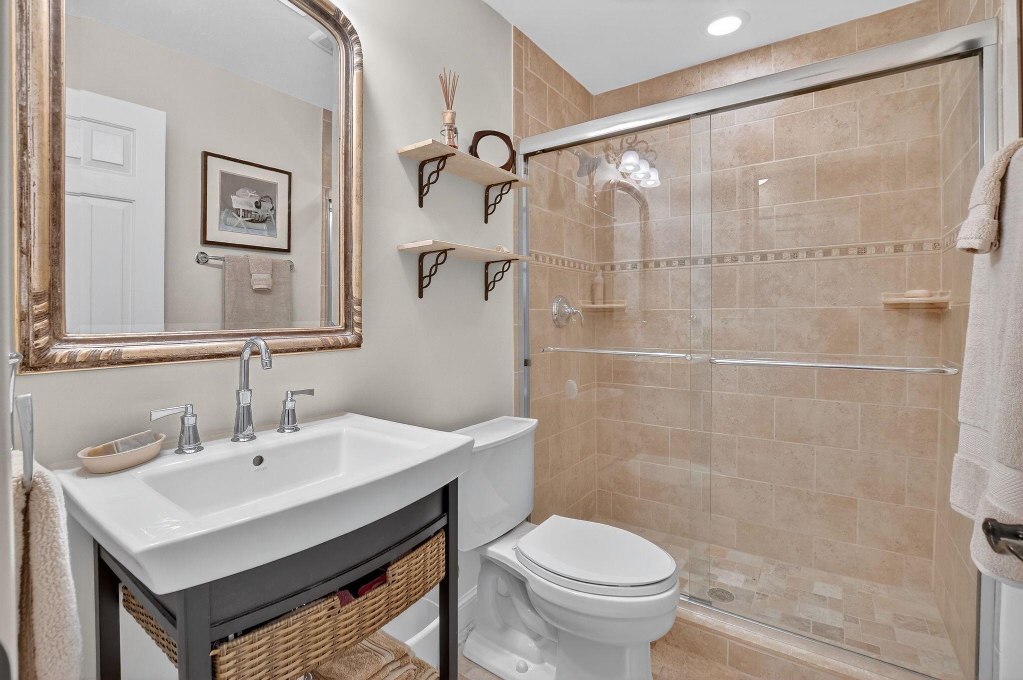 COACH HOUSES OF TOWN PLACE CONDO - Residential