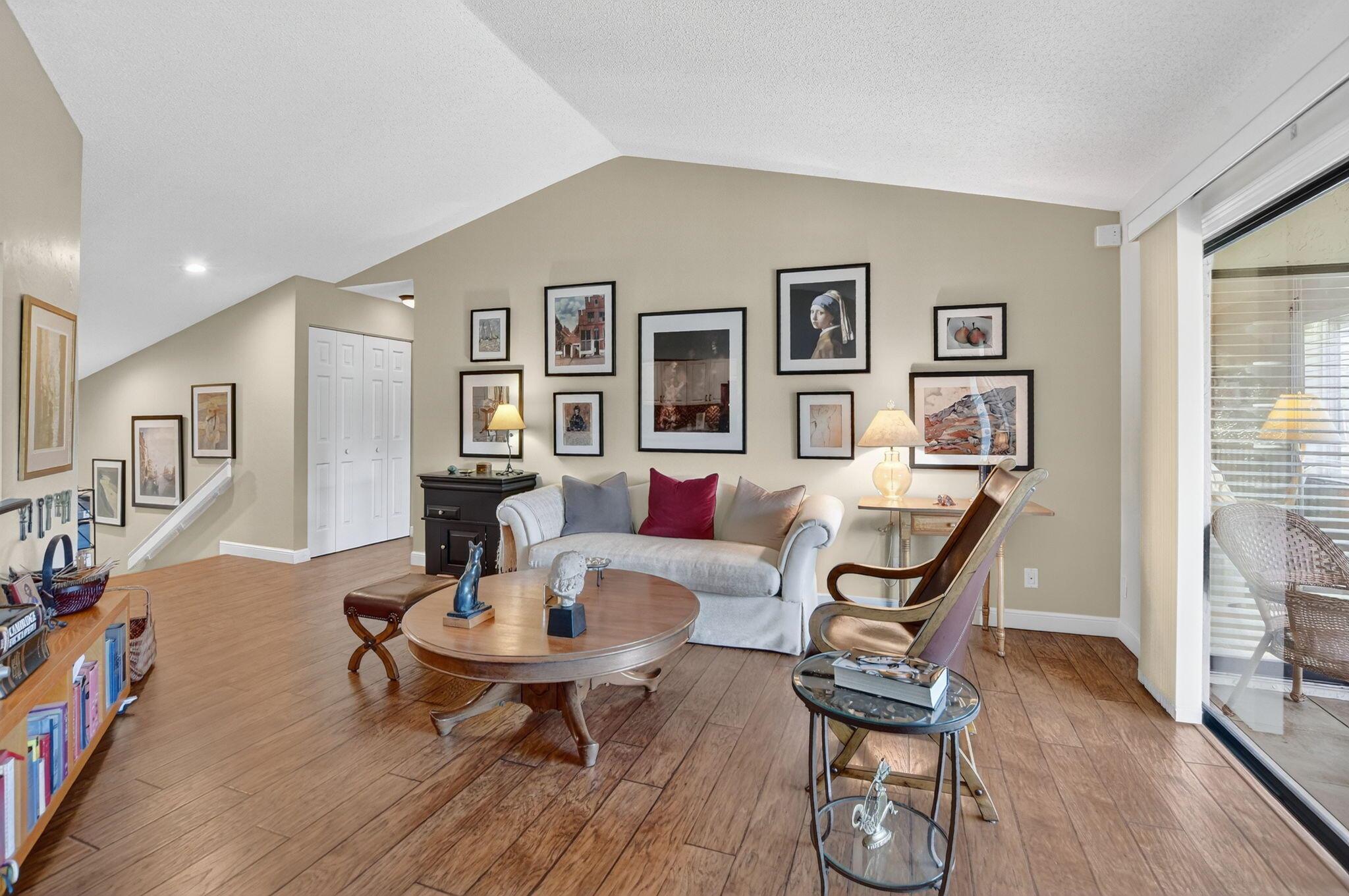 COACH HOUSES OF TOWN PLACE CONDO - Residential