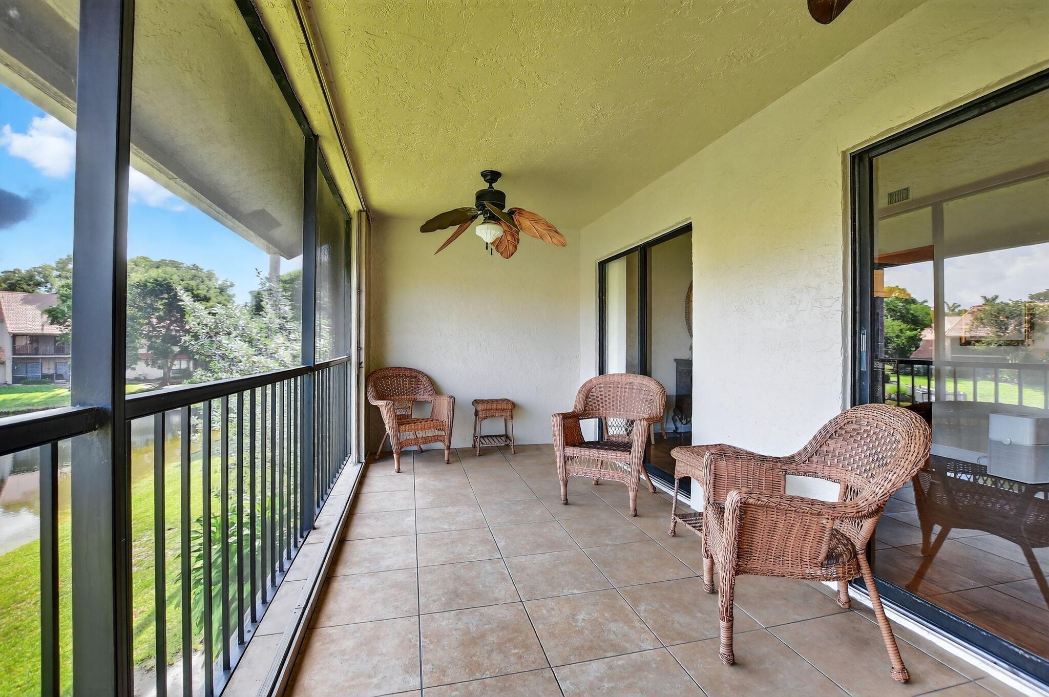 COACH HOUSES OF TOWN PLACE CONDO - Residential