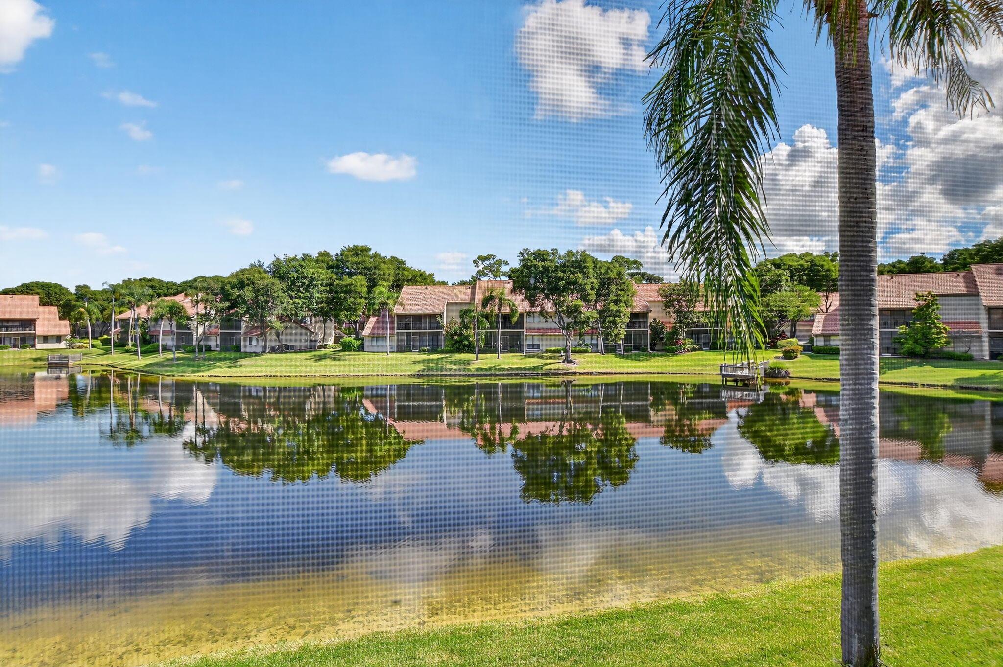 COACH HOUSES OF TOWN PLACE CONDO - Residential