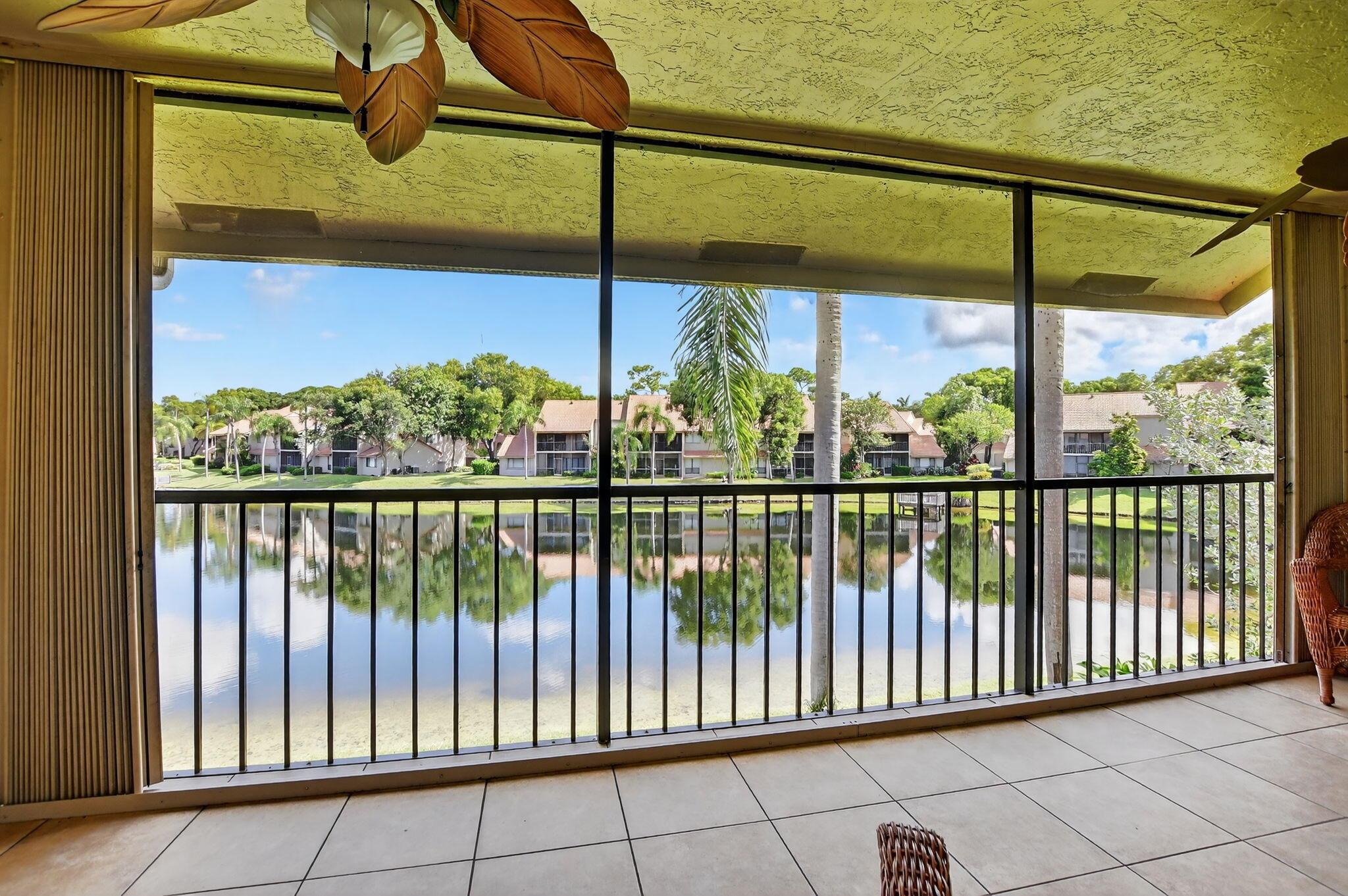 COACH HOUSES OF TOWN PLACE CONDO - Residential