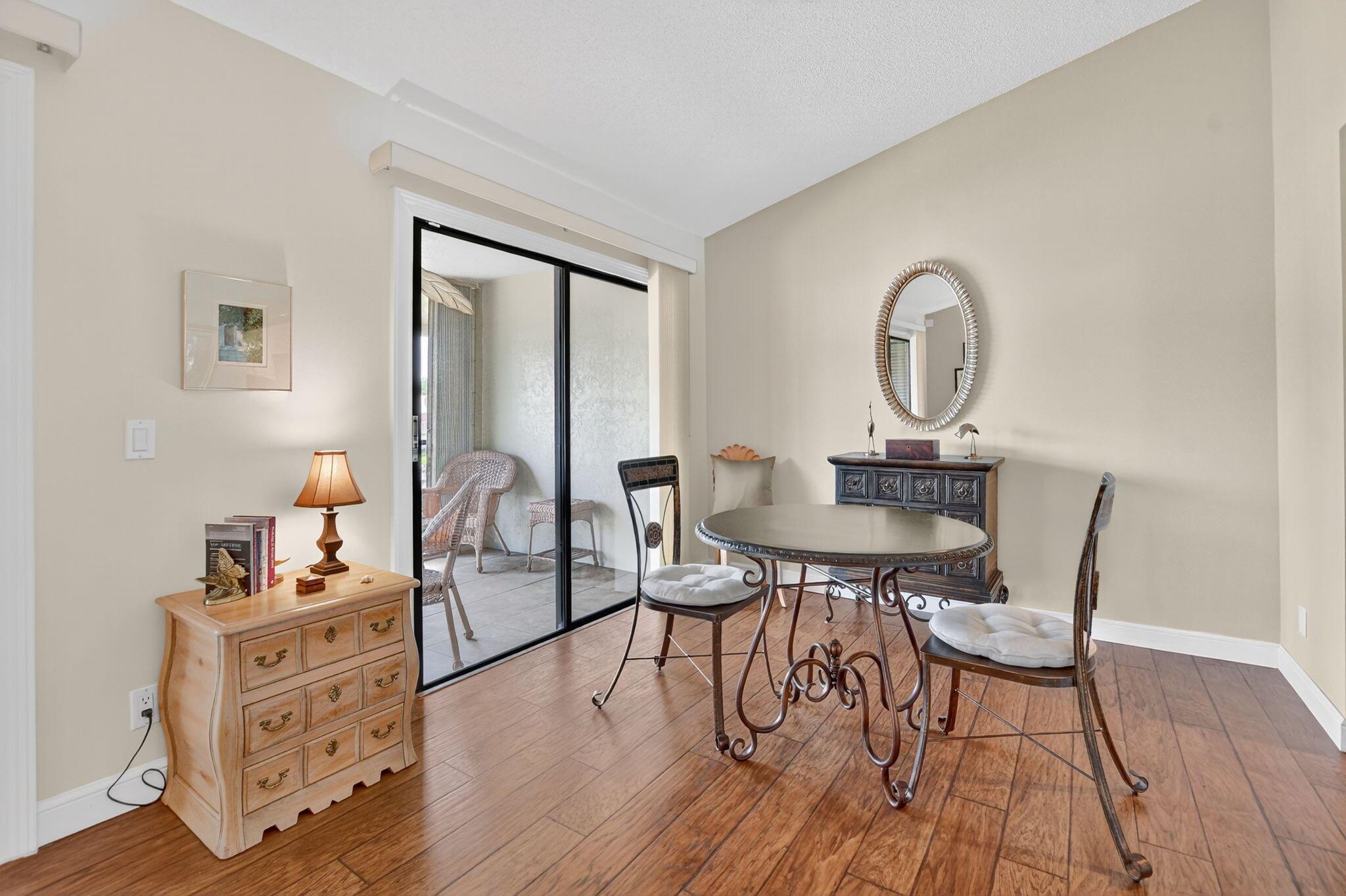 COACH HOUSES OF TOWN PLACE CONDO - Residential