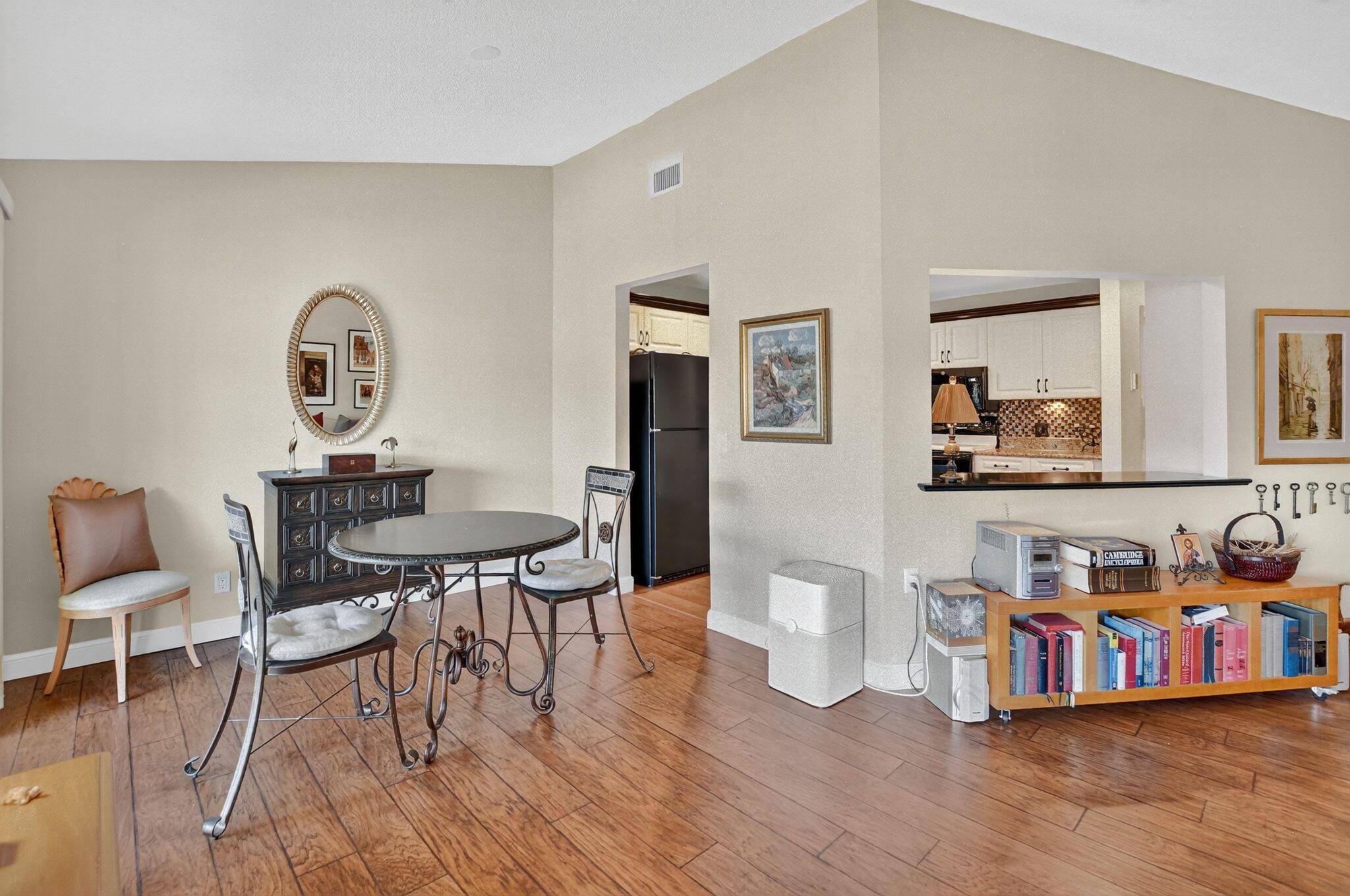 COACH HOUSES OF TOWN PLACE CONDO - Residential