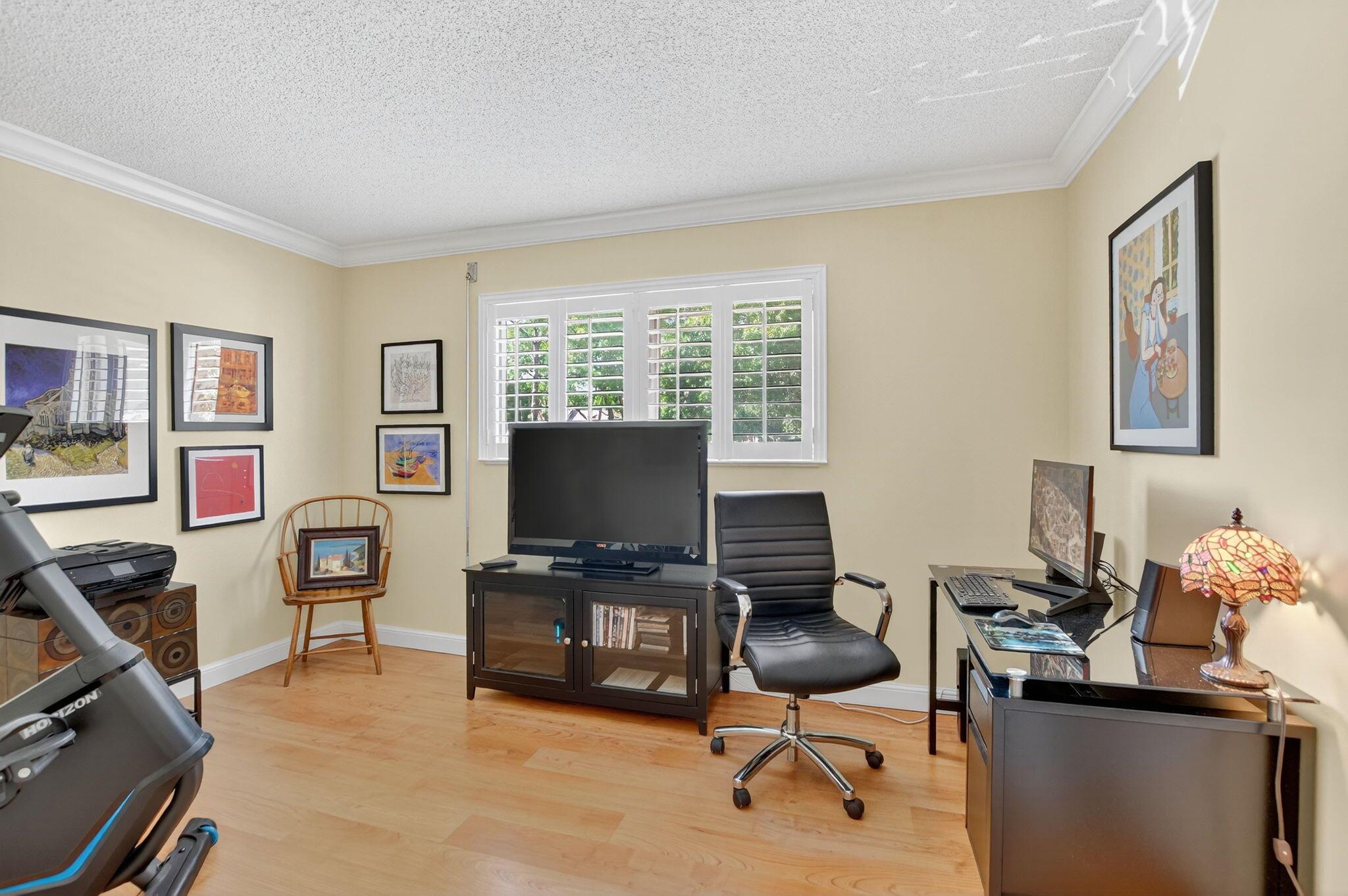 COACH HOUSES OF TOWN PLACE CONDO - Residential