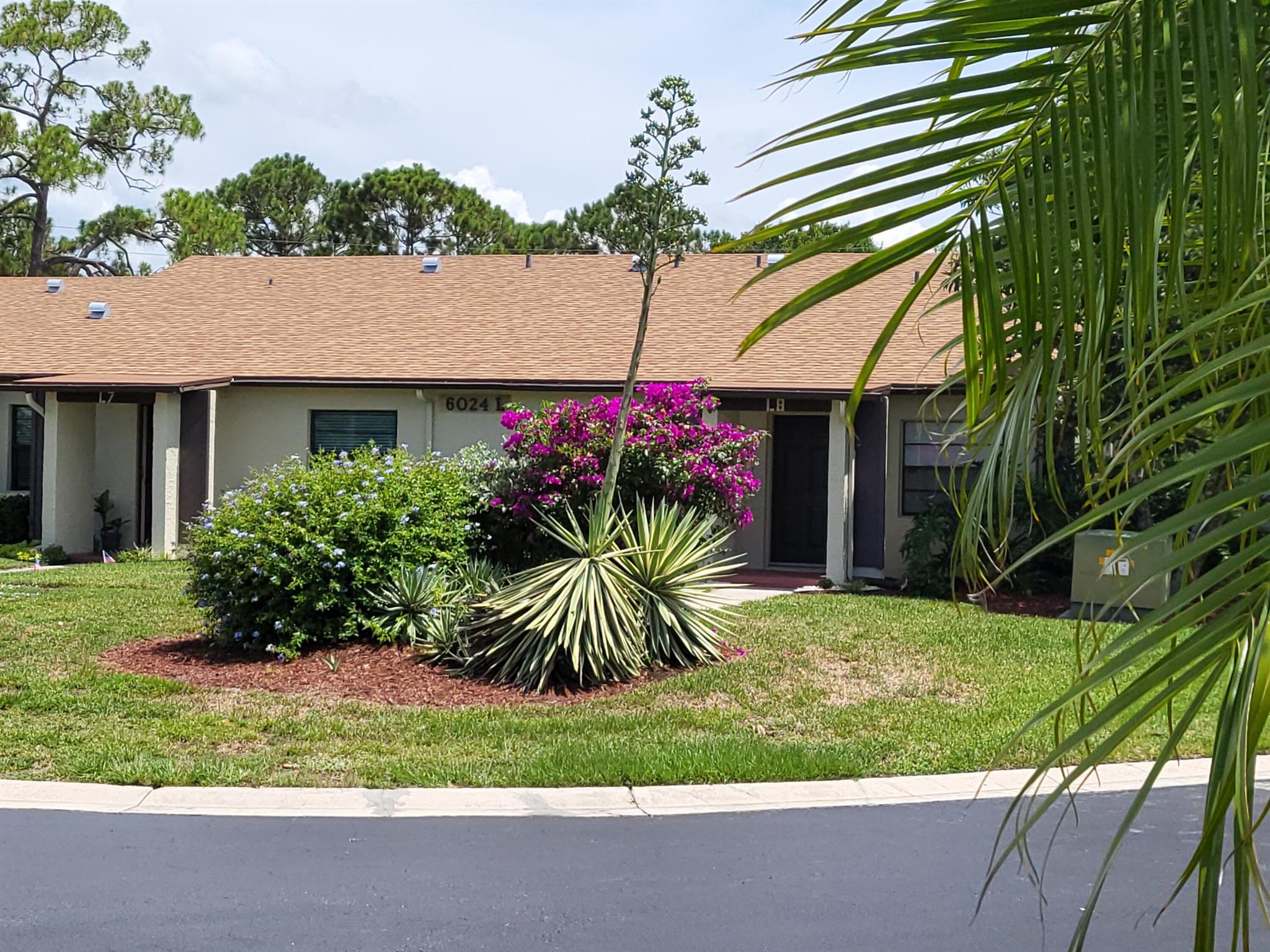 Cute 2 bedroom Condo in the Indian Pines subdivision . Totaly remodeled inside. New counters cupboards and Range, Refrigerator 2 yrs Stainless. Bathroons also remodeled to match Tile in the master shower and brand new fixtures. AC and water heater 2 yrs. Roof redone Dec of 2022 Extra tiles in attic and new GFI's Also new carpet in the florida room. Outside maintained by HOA The is an olympic size pool and Club house gathering area..