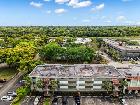 5935 Del Lago Circle 202 Sunrise FL 33313