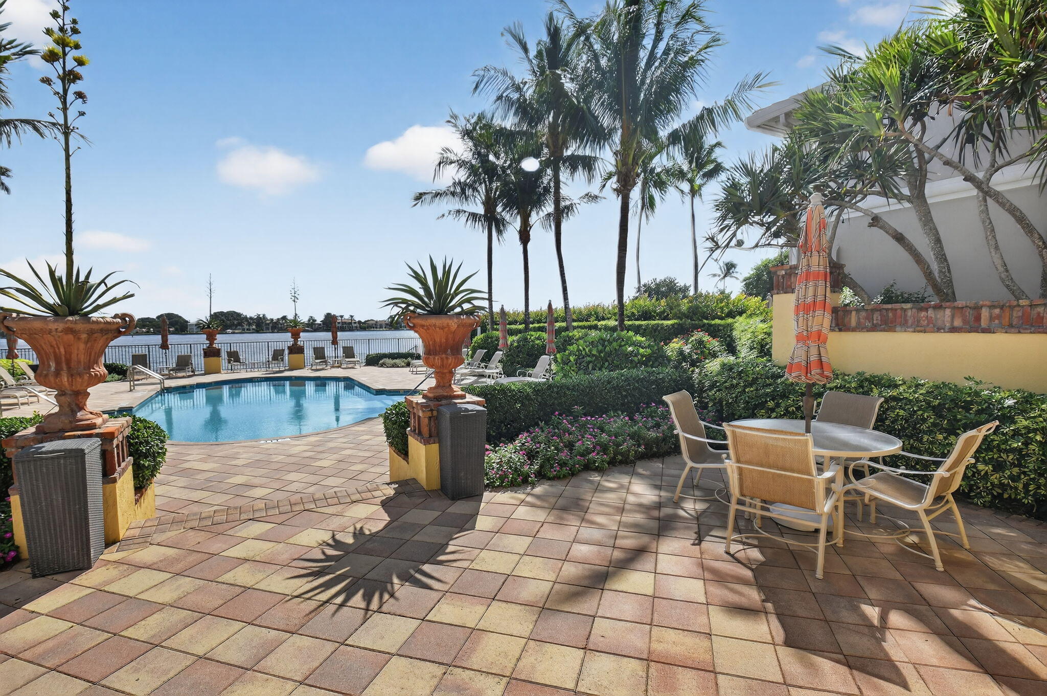 LAS BRISAS - Residential