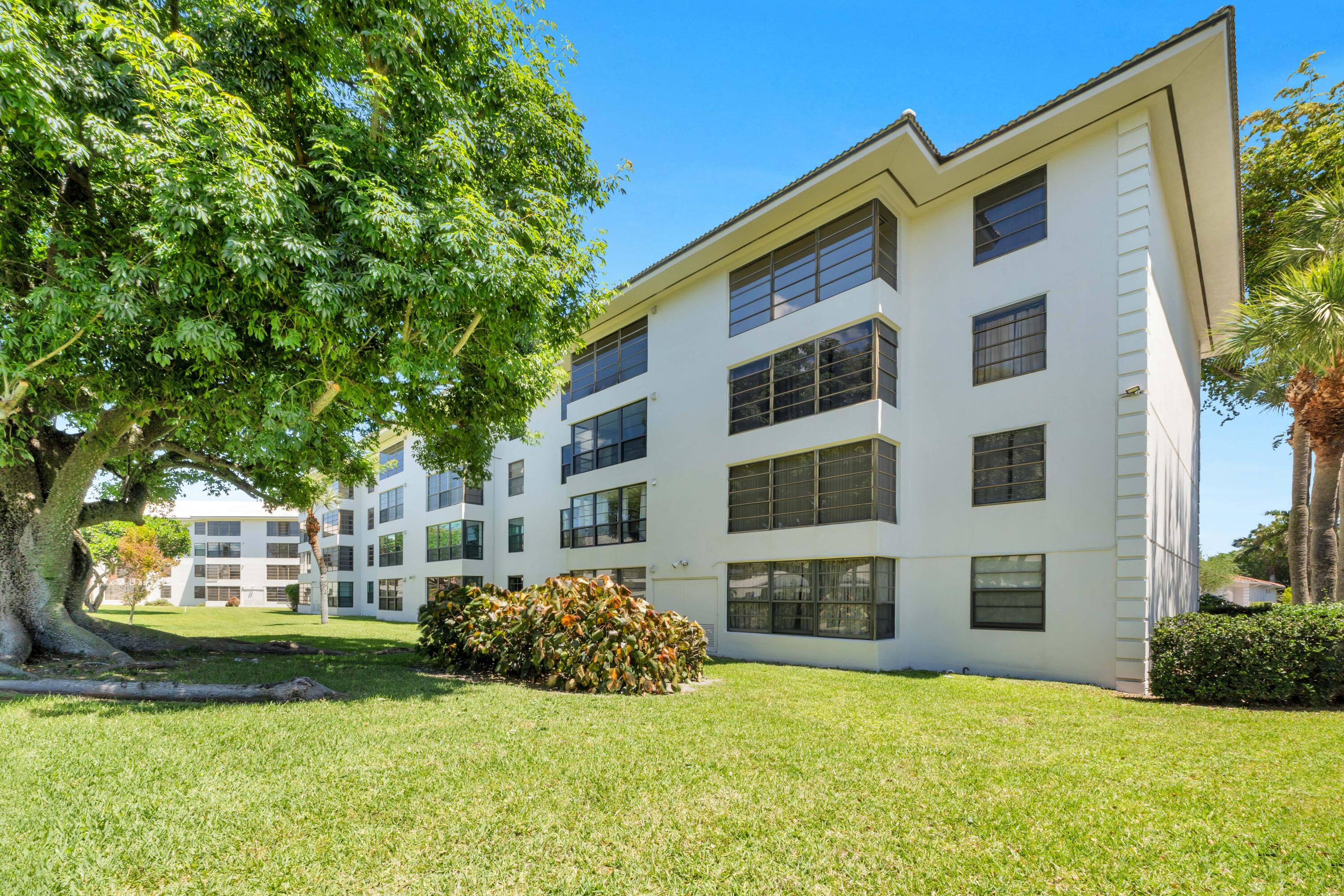 WHITEHALL CONDO OF THE LANDS OF THE PRESIDENT - Residential