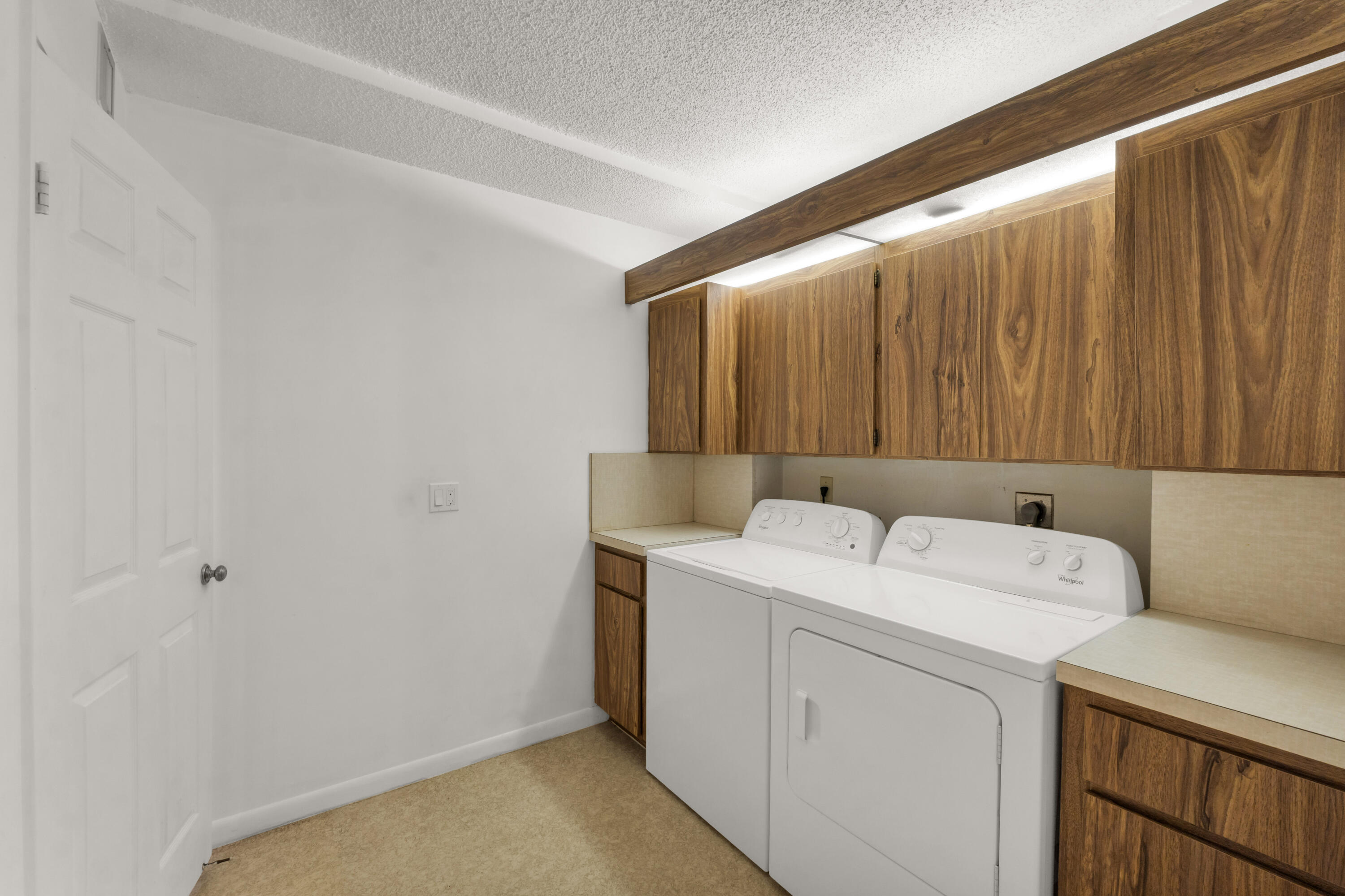 WHITEHALL CONDO OF THE LANDS OF THE PRESIDENT - Residential