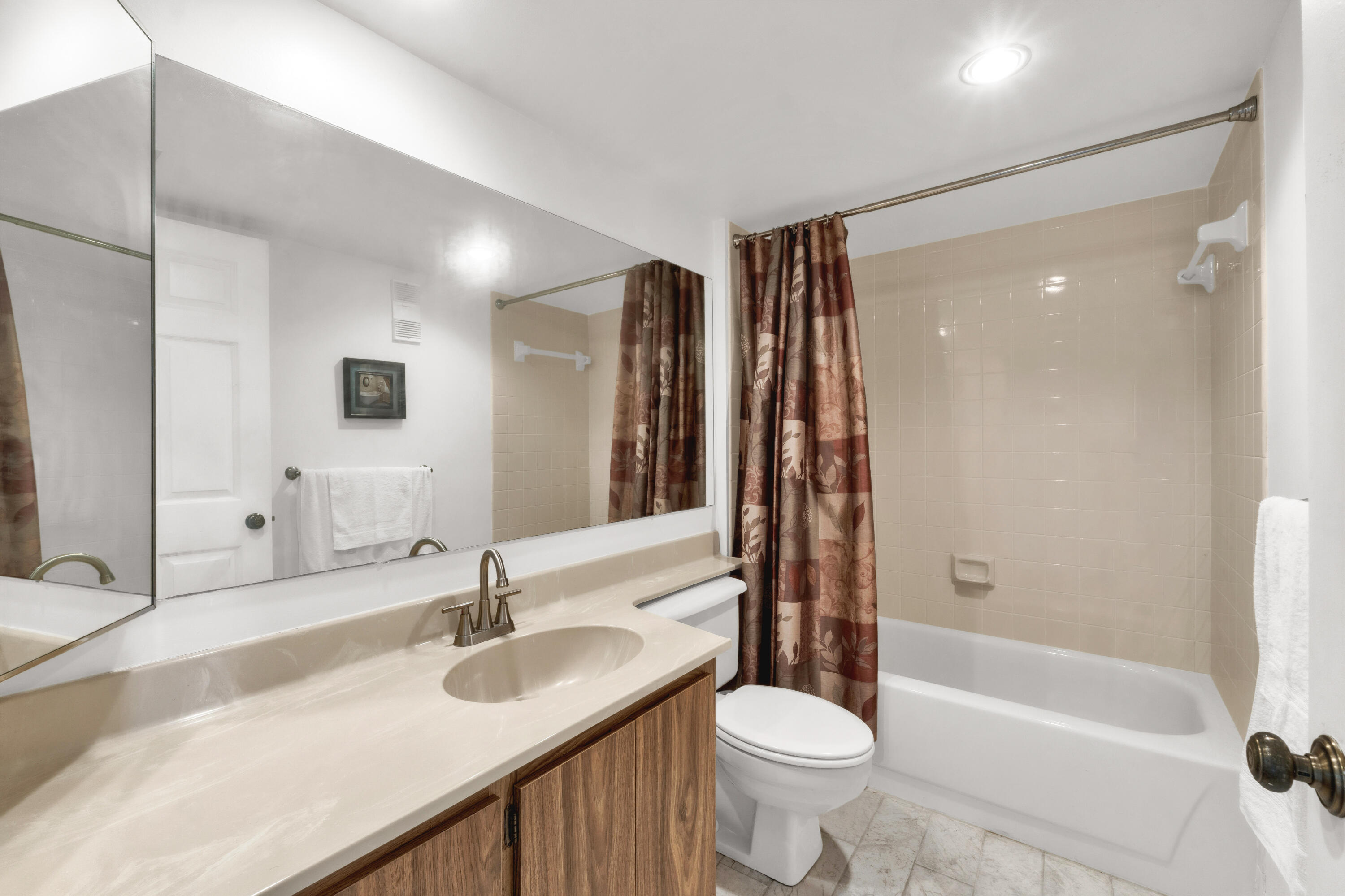 WHITEHALL CONDO OF THE LANDS OF THE PRESIDENT - Residential