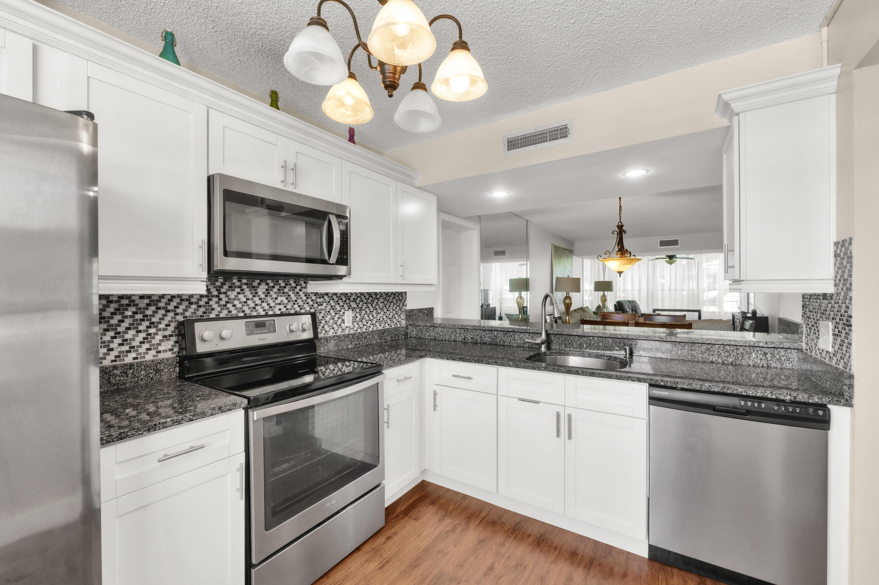 WHITEHALL CONDO OF THE LANDS OF THE PRESIDENT - Residential