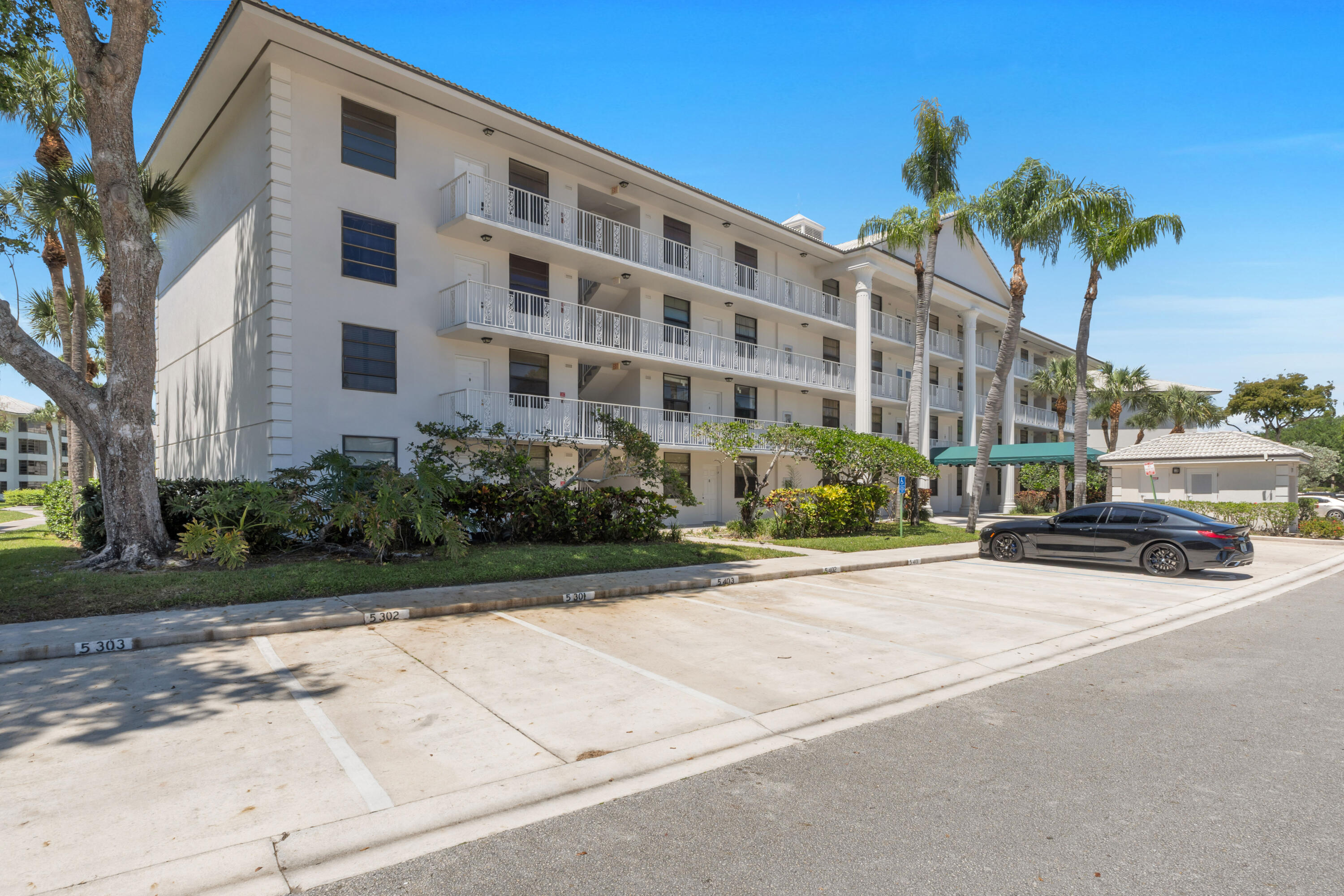 WHITEHALL CONDO OF THE LANDS OF THE PRESIDENT - Residential