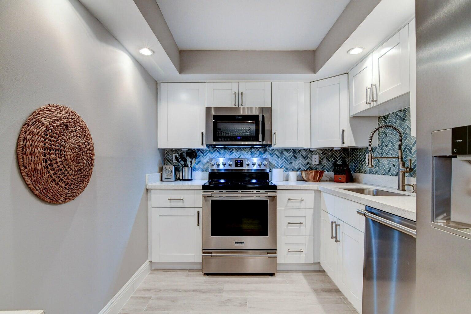 AMBASSADORS V NORTH CONDO - Residential