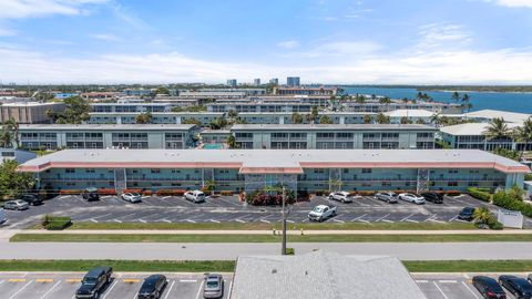 117 Lehane Terrace 201 North Palm Beach FL 33408