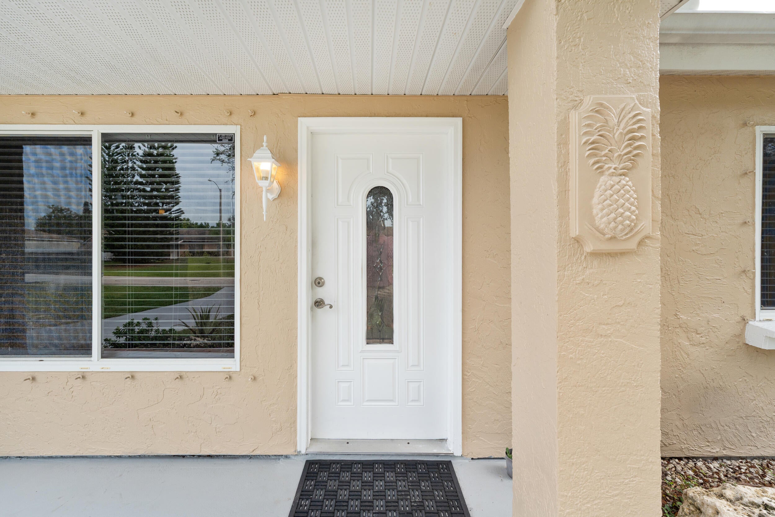 253 SW Cherryhill Road - Photo 2