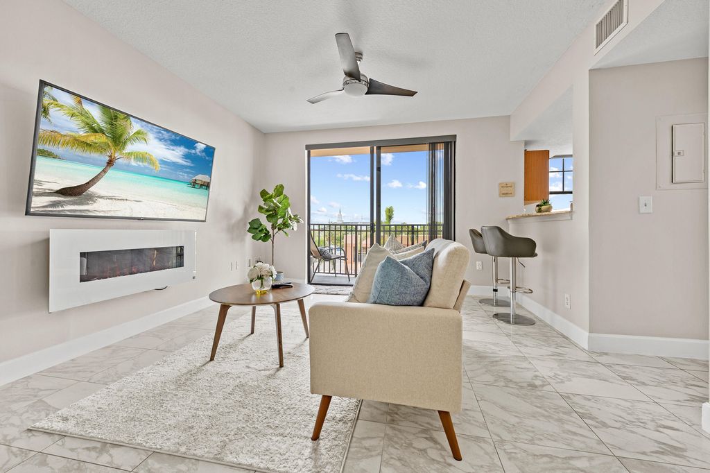 Photo of 511 Lucerne Avenue #315, Lake Worth Beach, FL 33460 (MLS # B26013107)