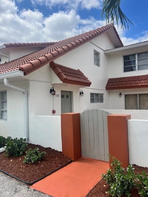 VILLAS AT CORAL SPRINGS - Residential Lease
